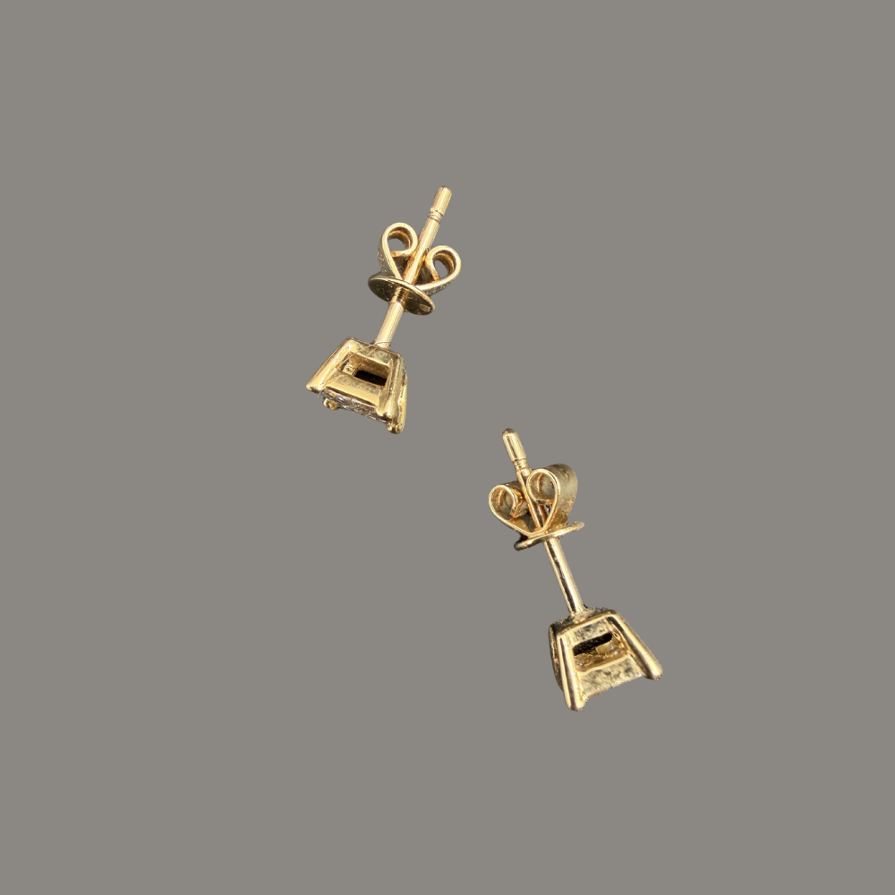 Puces d’oreilles diamants princesses en or jaune 18 carats – 0,33 ct