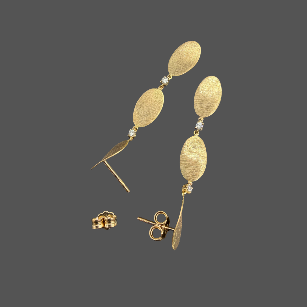 Boucles d’oreilles pendantes Femme Adorée en or jaune 18 carats – Trois ovales brossés et diamants 0,07 ct G-VS