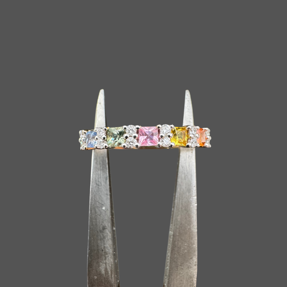 Alliance saphirs multicolores et diamants