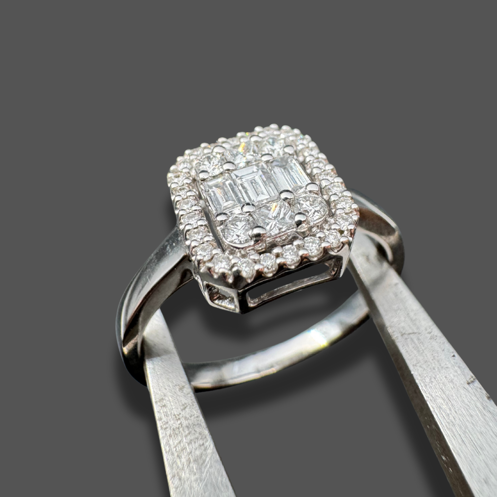 Bague en or blanc pavée de diamants – 0.47ct
