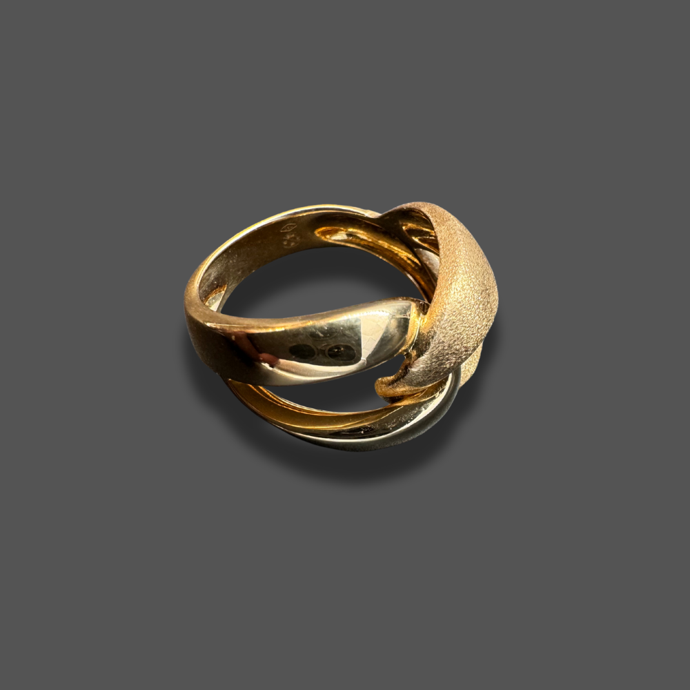 Bague en or jaune 18 carats satinée et polie