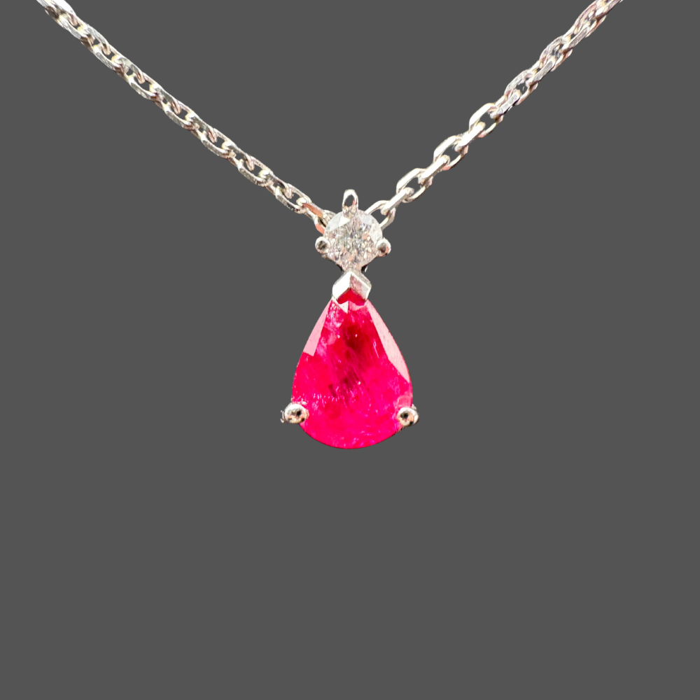 Pendentif en or blanc avec rubis poire