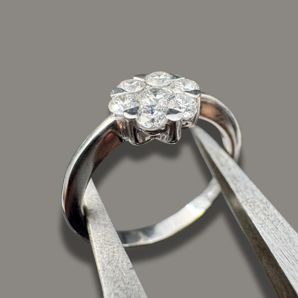 Bague Fleur en Or Blanc et Diamants