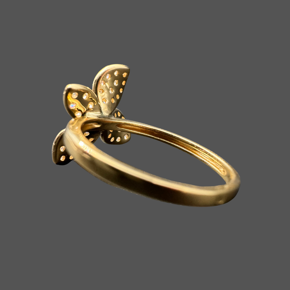 Bague fleur en or jaune 18 carats avec diamants