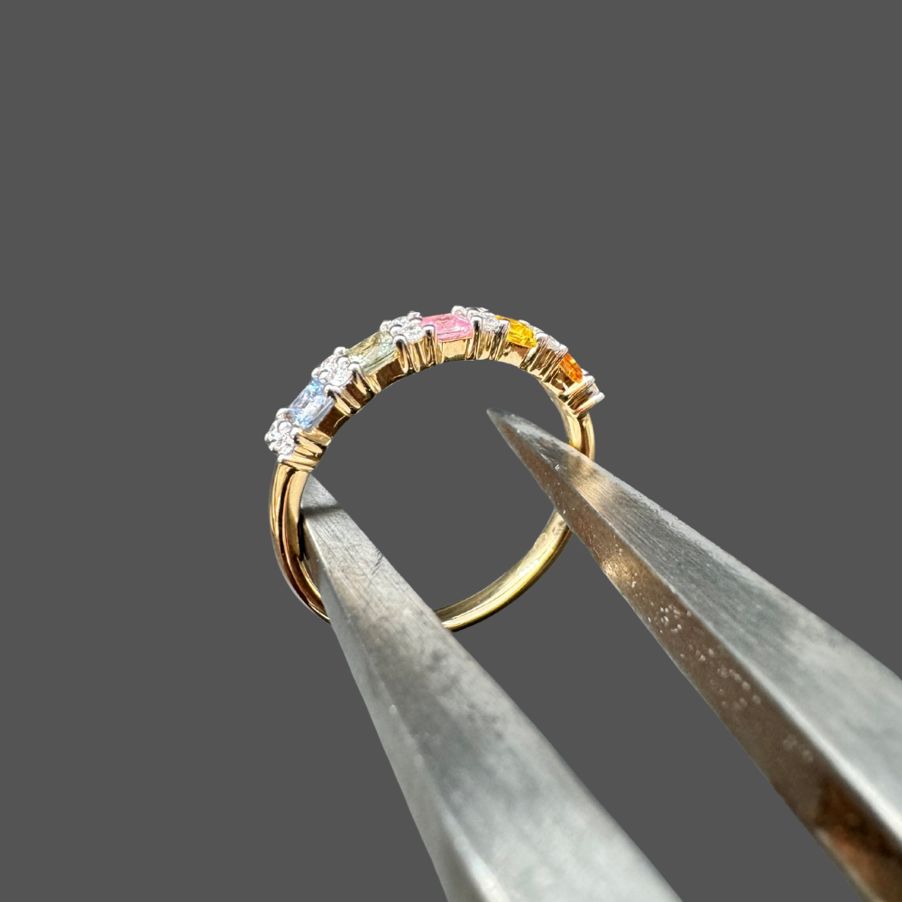 Alliance saphirs multicolores et diamants