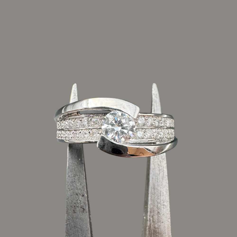 Bague Solitaire Accompagné