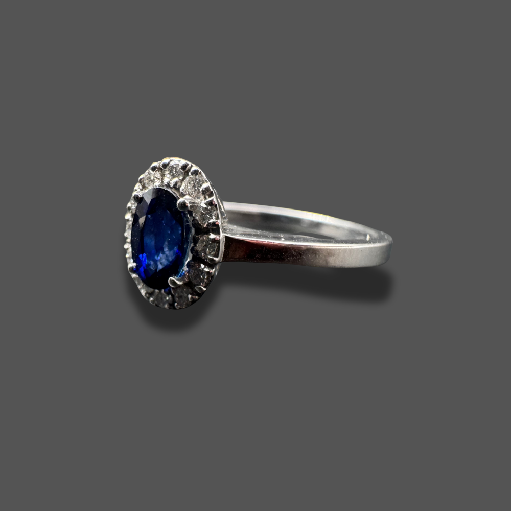 Bague en or blanc, saphir et diamants