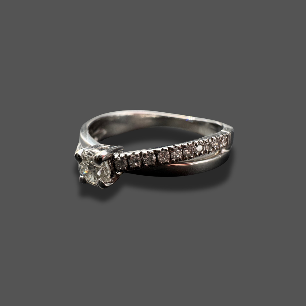 Solitaire accompagné en or blanc 0.34ct