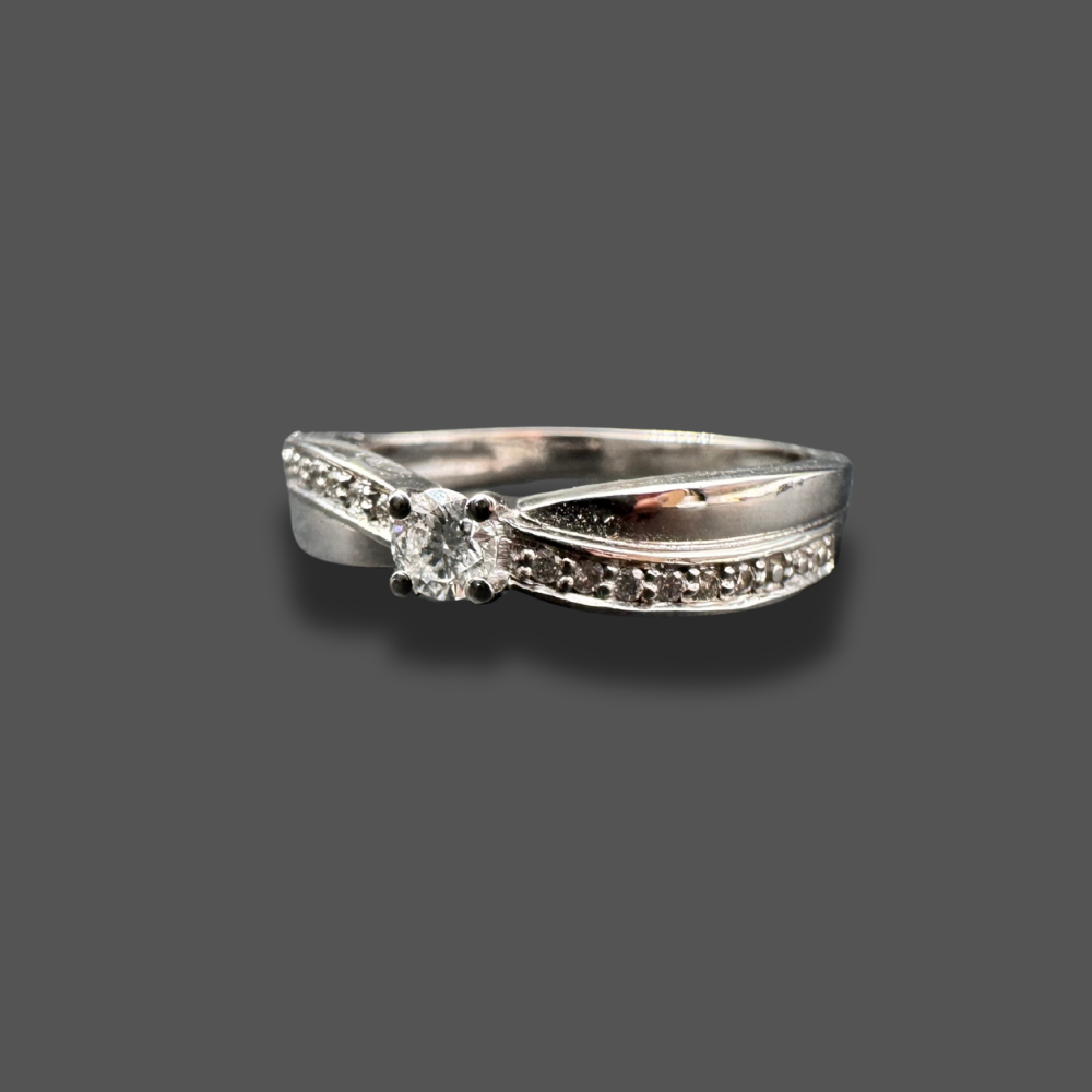 Solitaire accompagné en or blanc 0.18ct