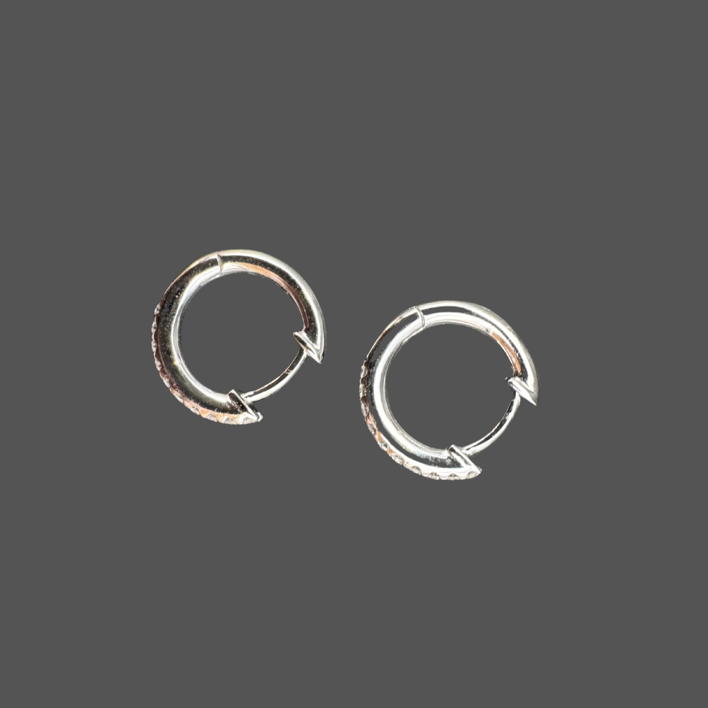 Créoles en or blanc 18 carats avec diamants – 0,18 ct