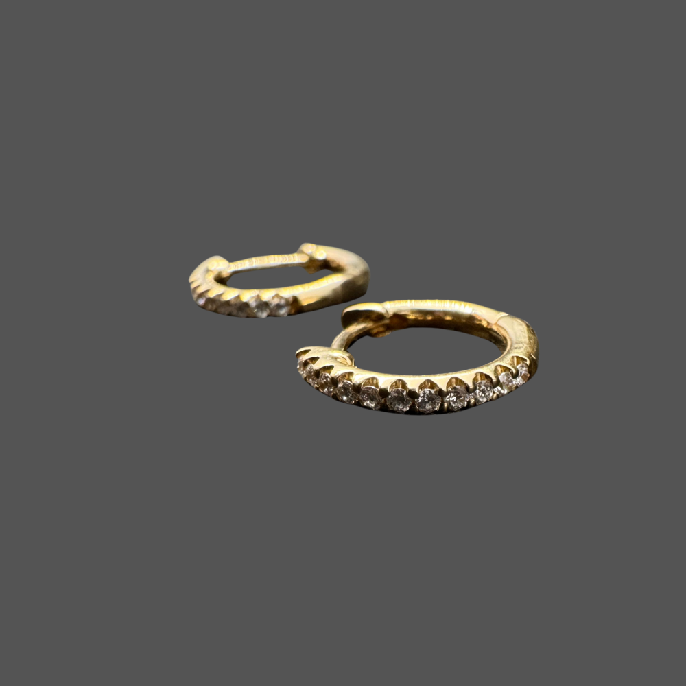 Créoles en or jaune 18 carats avec diamants – 0,10 ct