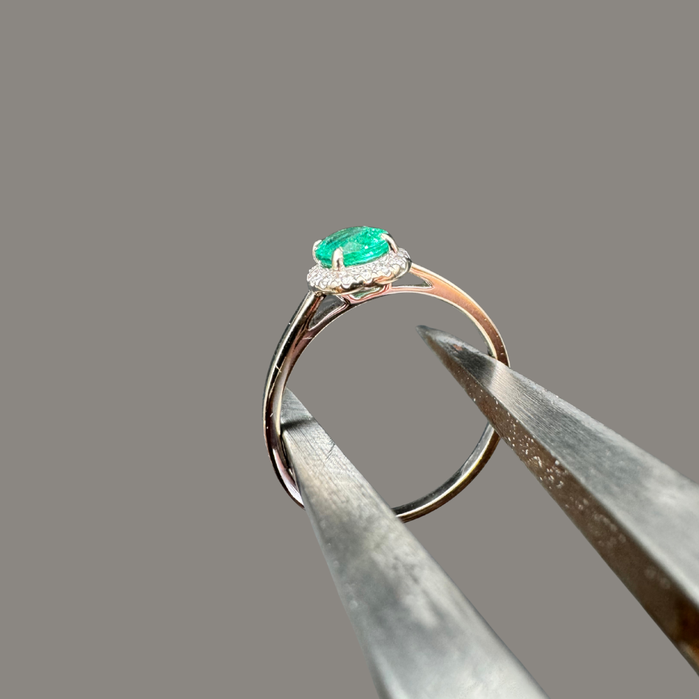 Bague entourage Emeraude 0.64ct