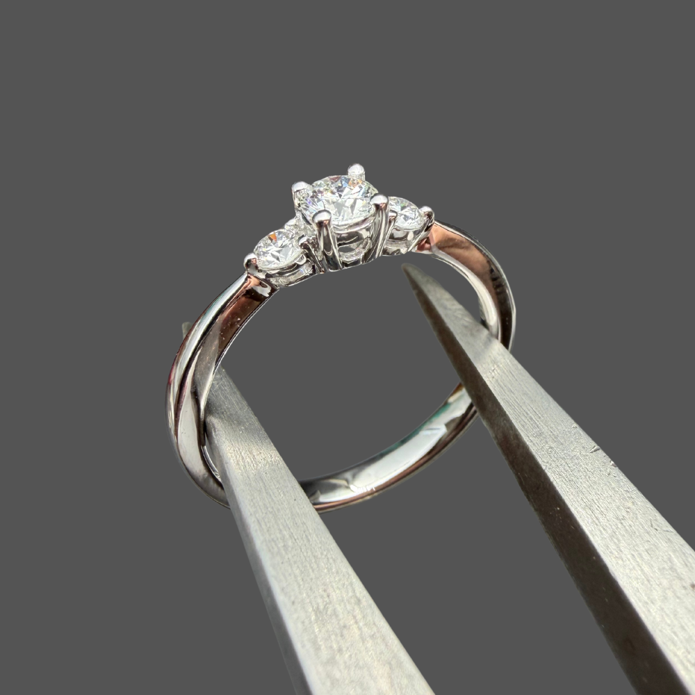 Bague Trilogie Diamants G-VS 0,32 ct – Or Blanc 18 Carats