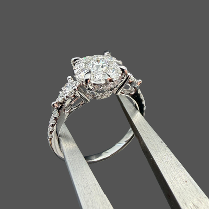 Bague Illusion Fleur de Diamants 1,07 ct – Or Blanc 18 Carats