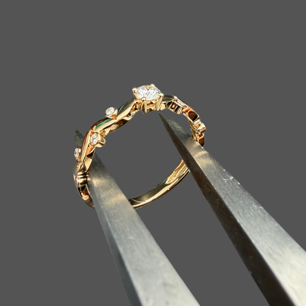 Bague Solitaire Accompagné Diamants G-VS 0,16 ct – Or Jaune 18 Carats