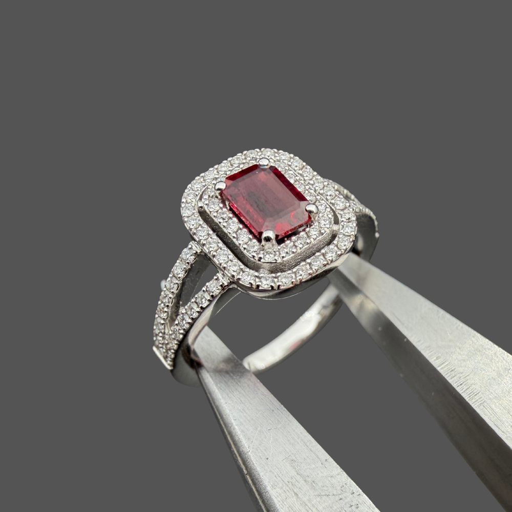 Bague Ruby Baguette Entourage