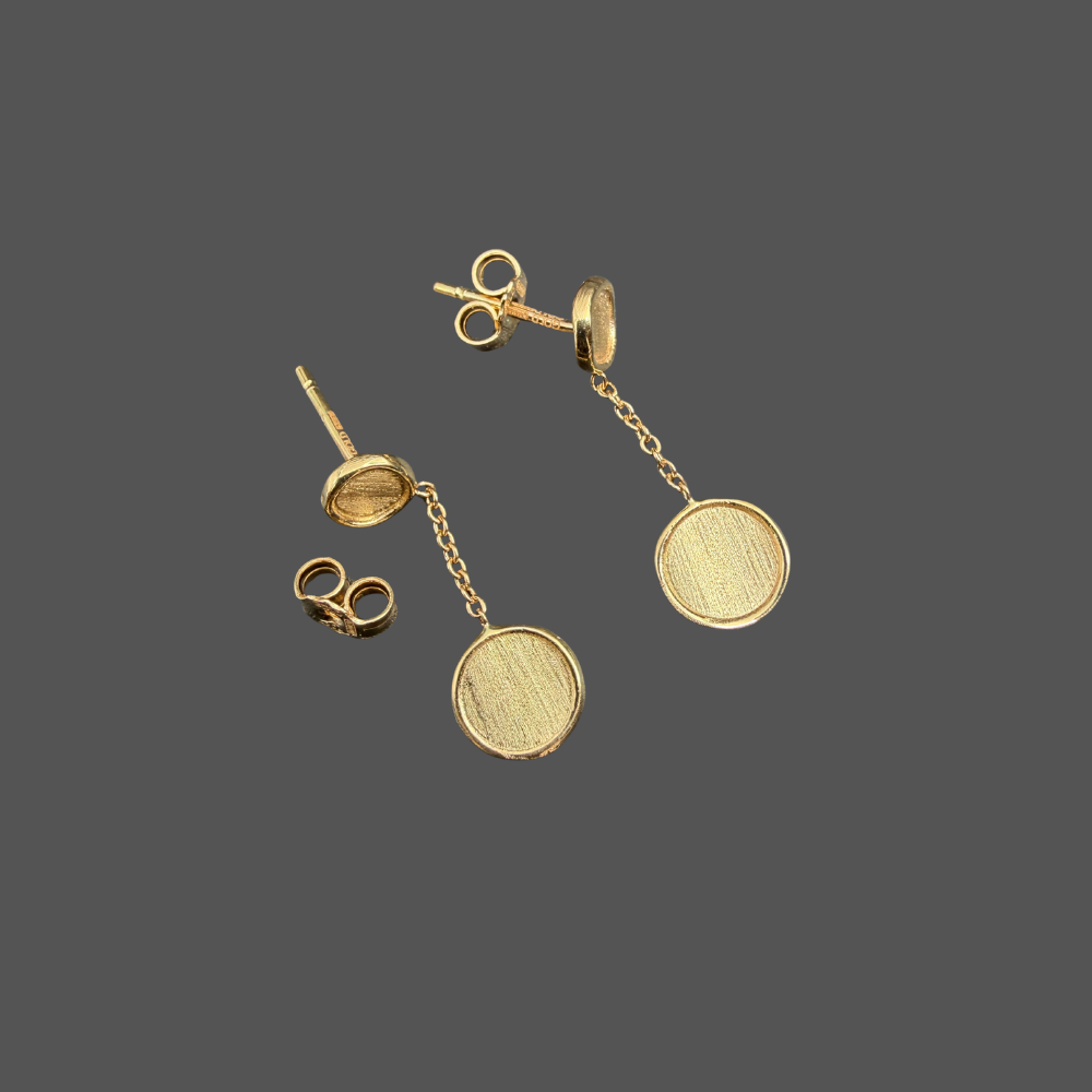 Boucles d’oreilles pendantes Femme Adorée en or jaune 18 carats – Doubles médaillons brossés