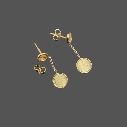 Boucles d’oreilles pendantes Femme Adorée en or jaune 18 carats – Doubles médaillons brossés