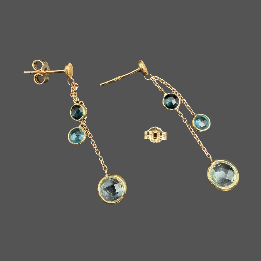Boucles d’oreilles pendantes Femme Adorée en or jaune 18 carats – Trois topazes bleues facettées sur chaînes