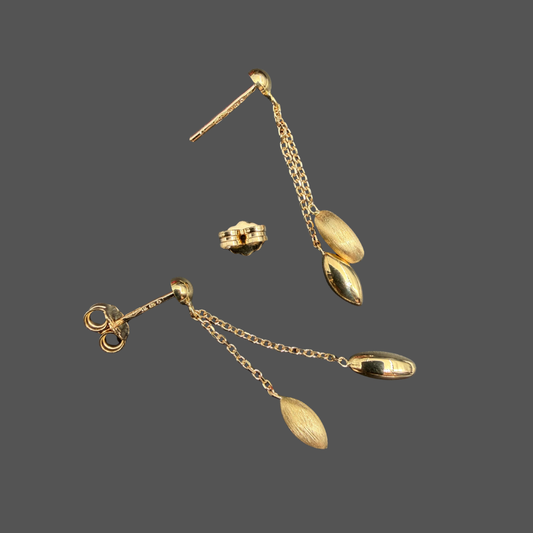 Boucles d’oreilles pendantes Femme Adorée en or jaune 18 carats – Navettes polies et brossées
