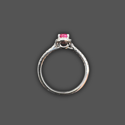 Bague en or blanc, rubis et diamants