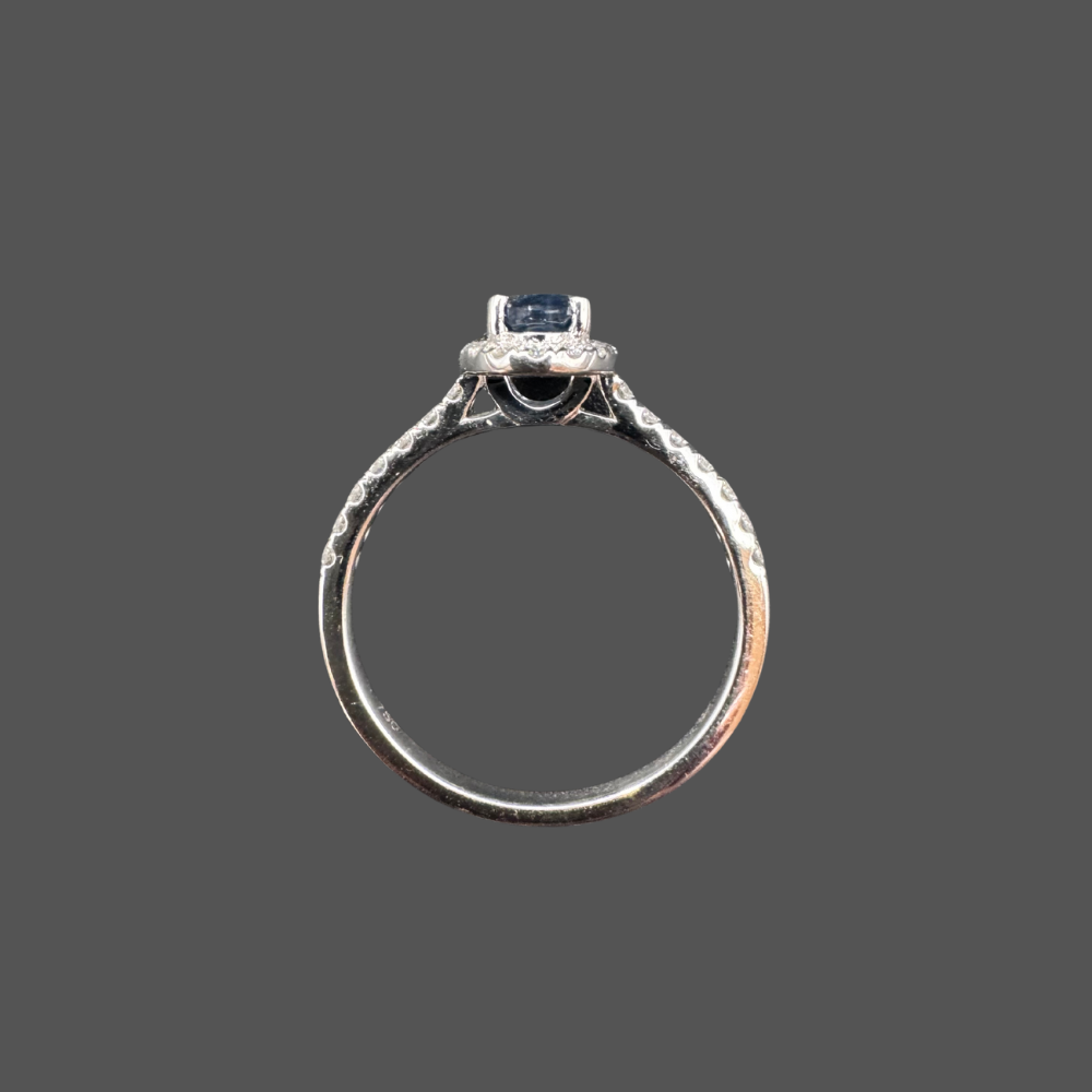 Bague en or blanc, saphir et diamants