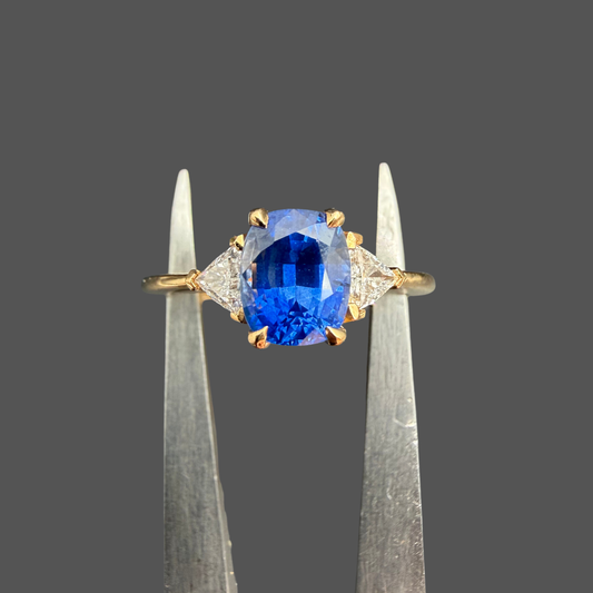 Bague Saphir Ovale & Diamants Troidia – Or Jaune 18 Carats