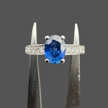 Bague solitaire saphir et diamants or blanc 18 carats 0,93 ct – Diamants 0,23 ct