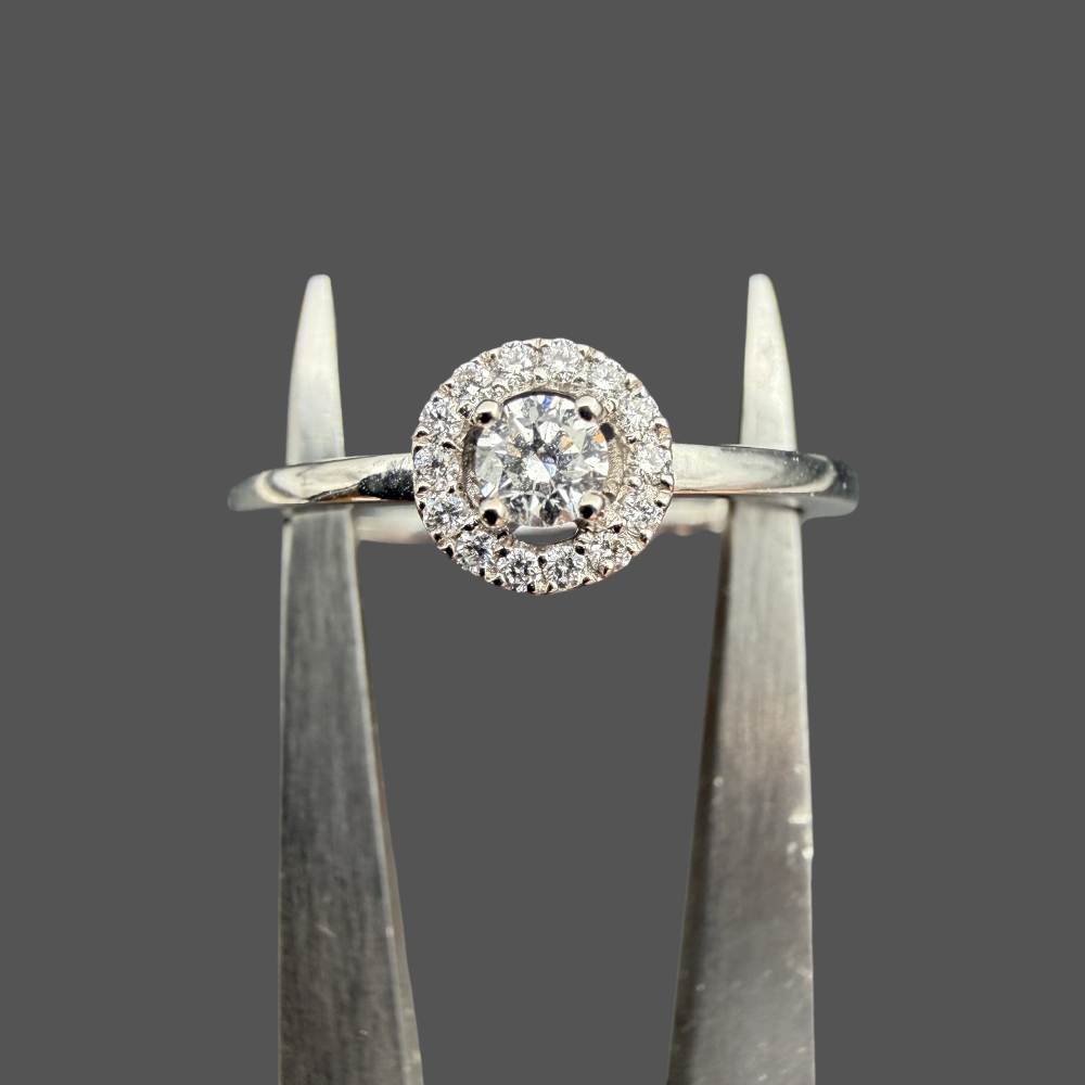 Bague solitaire accompagné diamant or blanc 18 carats 0,10 ct – Entourage diamants G VS 0,07 ct