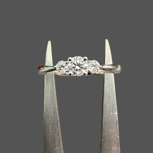 Bague Trilogie Diamants G-VS 0,32 ct – Or Blanc 18 Carats