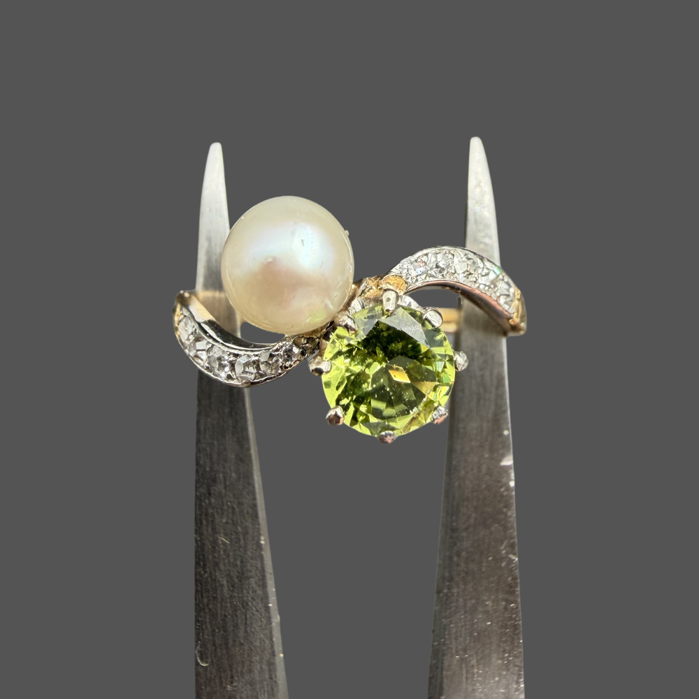 Bague Toi et Moi péridot, perle de culture et diamants or jaune 18 carats 0,61 ct – Diamants taille ancienne