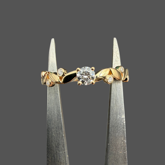 Bague Solitaire Accompagné Diamants G-VS 0,16 ct – Or Jaune 18 Carats