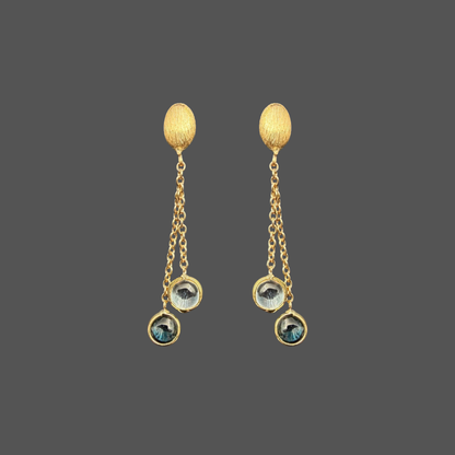 Boucles d’oreilles pendantes Femme Adorée en or jaune 18 carats – Doubles topazes bleues sur chaînes
