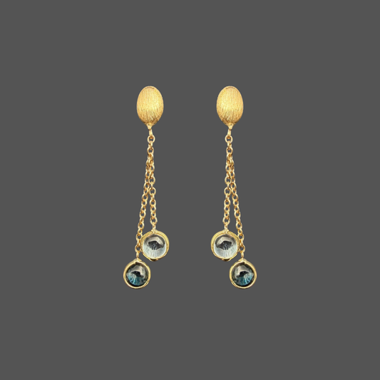 Boucles d’oreilles pendantes Femme Adorée en or jaune 18 carats – Doubles topazes bleues sur chaînes