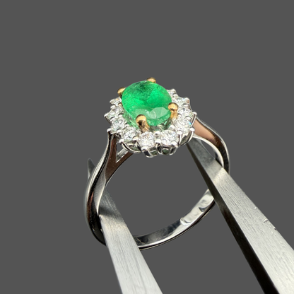 Bague entourage Emeraude et Diamants
