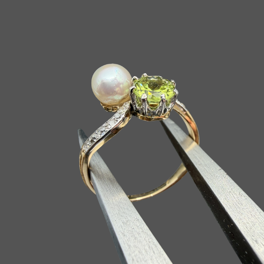 Bague Toi et Moi péridot, perle de culture et diamants or jaune 18 carats 0,61 ct – Diamants taille ancienne