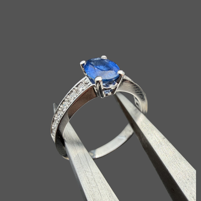 Bague solitaire saphir et diamants or blanc 18 carats 0,93 ct – Diamants 0,23 ct
