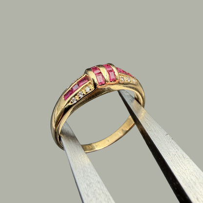 Bague rubis baguette et diamants or jaune 18 carats – Bijou d’occasion