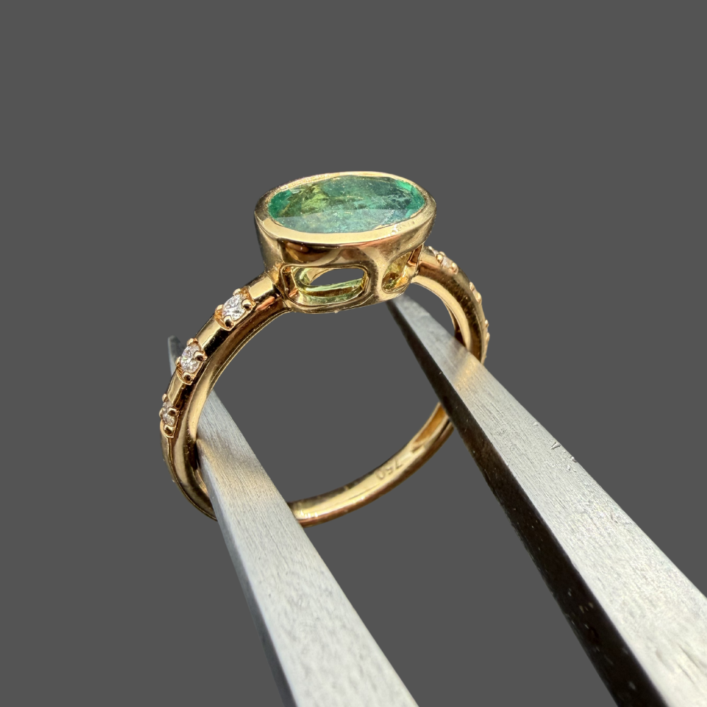 Bague solitaire émeraude et diamants or jaune 18 carats 1,20 ct – Diamants 0,09 ct