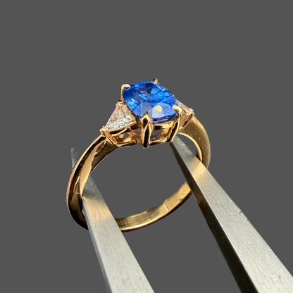 Bague Saphir Ovale & Diamants Troidia – Or Jaune 18 Carats