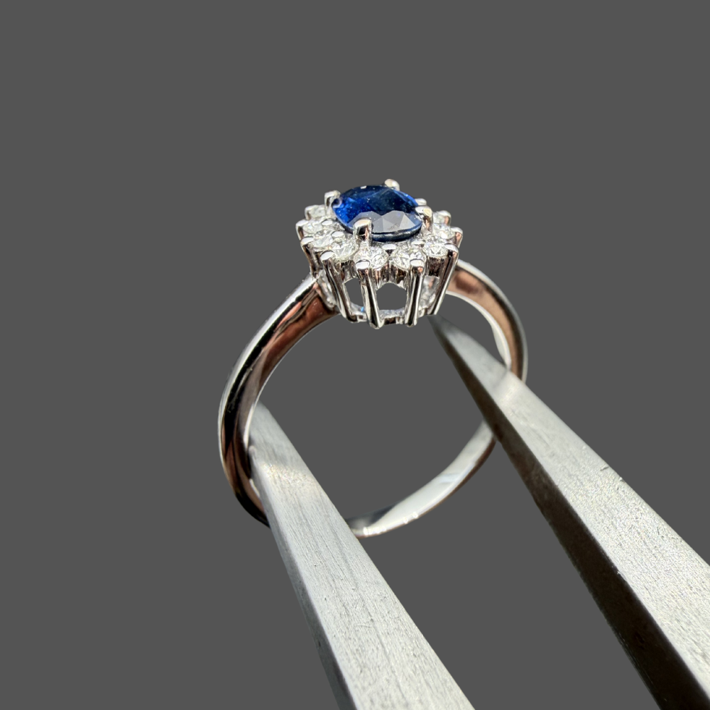 Bague entourage saphir et diamants