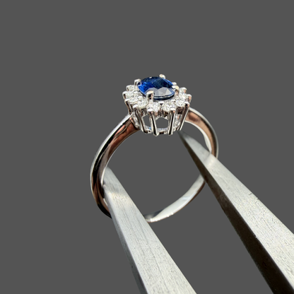 Bague entourage saphir et diamants