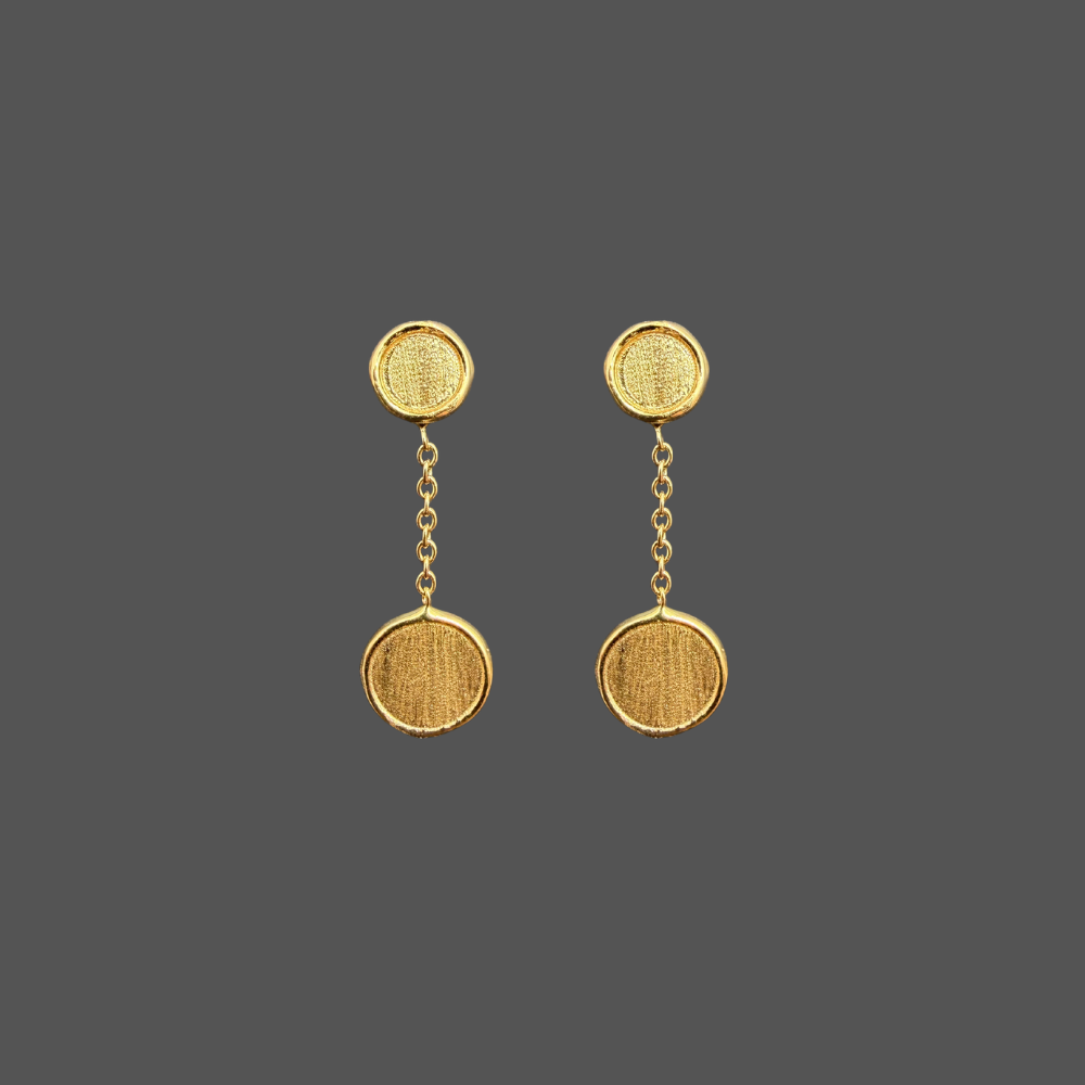 Boucles d’oreilles pendantes Femme Adorée en or jaune 18 carats – Doubles médaillons brossés