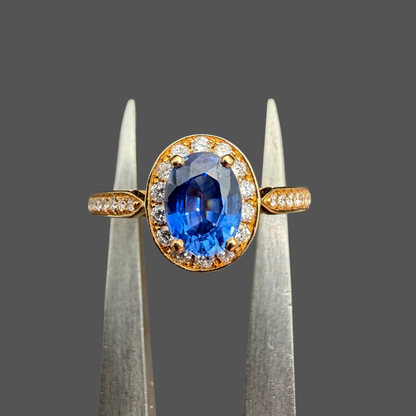 Bague Saphir Ovale Entourage Diamants – Or Jaune 18 Carats