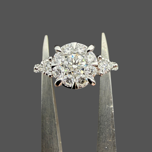Bague Illusion Fleur de Diamants 1,07 ct – Or Blanc 18 Carats