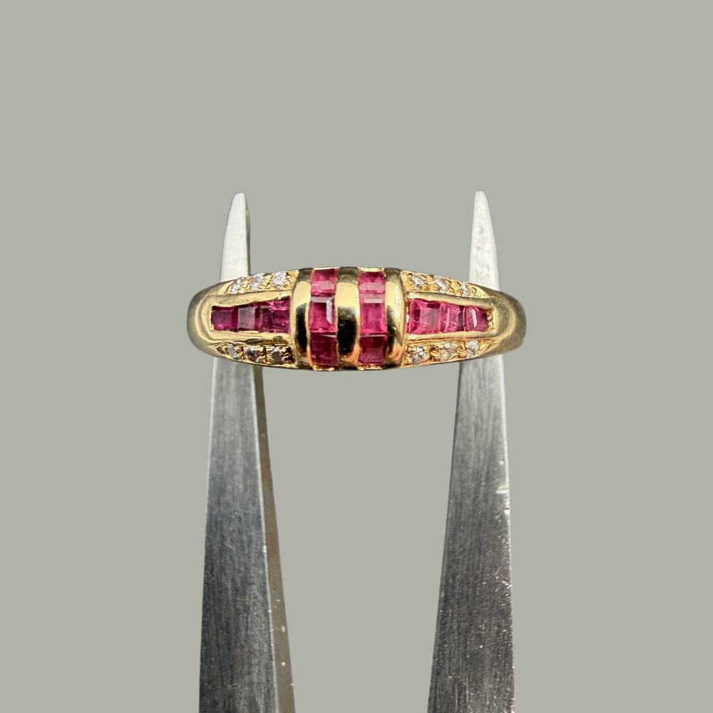 Bague rubis baguette et diamants or jaune 18 carats – Bijou d’occasion