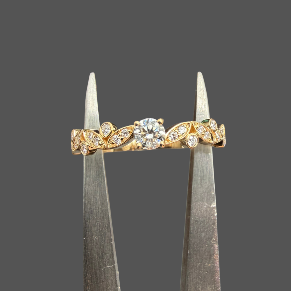 Bague Solitaire Accompagné Diamants G-VS 0,22 ct – Or Jaune 18 Carats