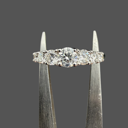 Bague demi-alliance diamants G VS or blanc 18 carats 0,83 ct
