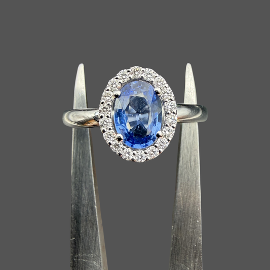 Bague saphir et diamants or blanc 18 carats 0,88 ct – Entourage diamants naturels 0,15 ct