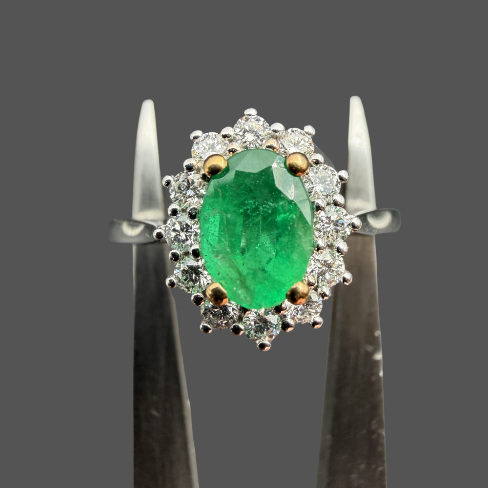 Bague entourage Emeraude et Diamants